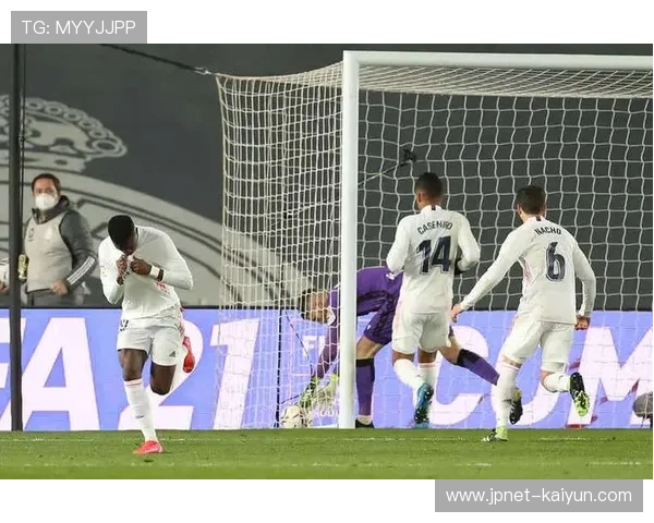 亚特兰大1-0罗马,斯卡尔维尼射门折射制胜